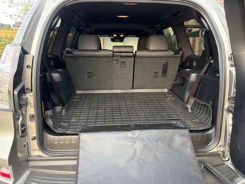 Used 2023 Lexus GX 460 Premium w/ Premium Package AWD/4WD image 13