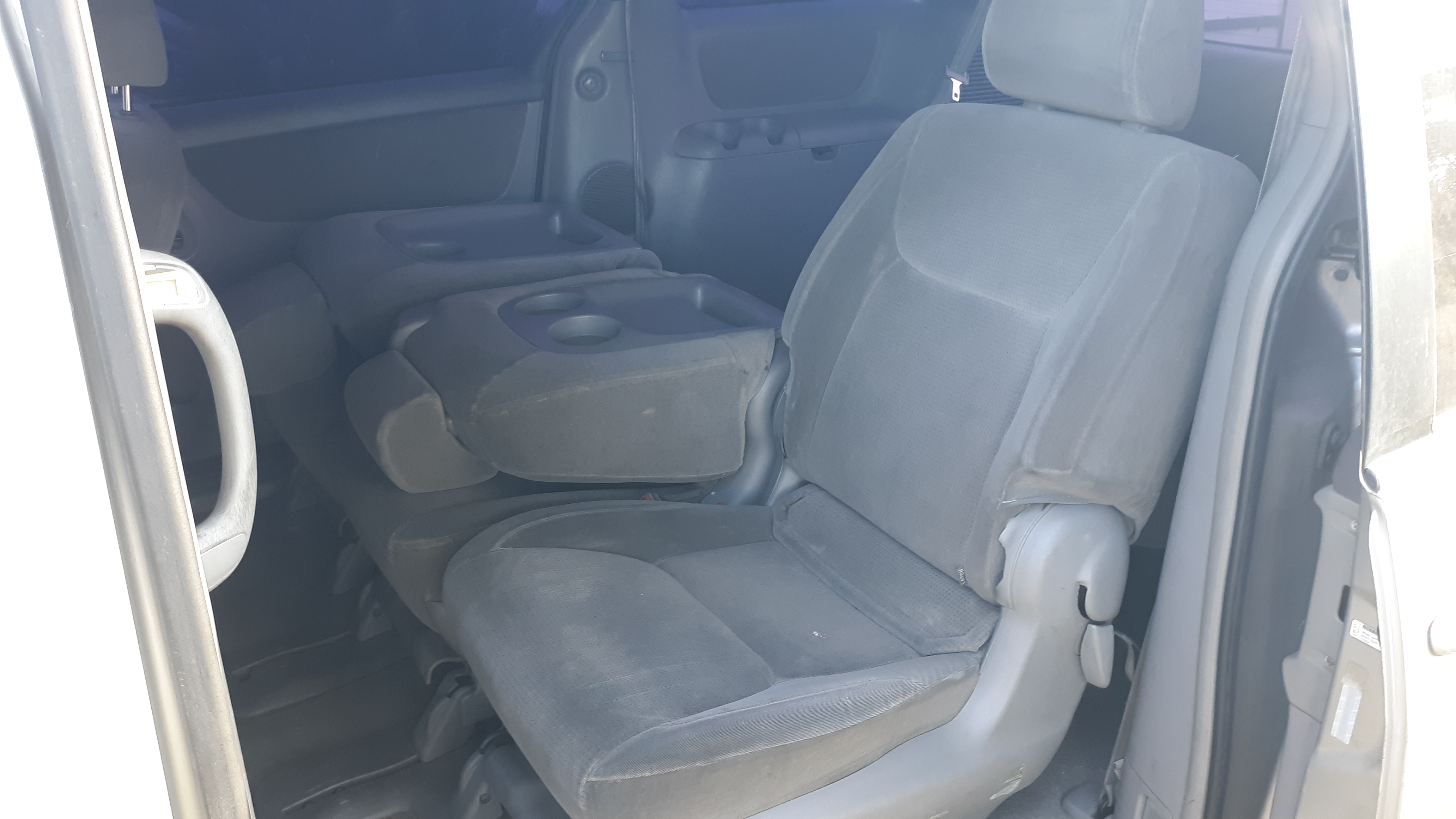 Used 2004 Toyota Sienna LE w/ LE Pkg 1 FWD image 5