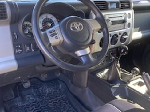 Used 2007 Toyota FJ Cruiser Sport Utility 2D image 9
