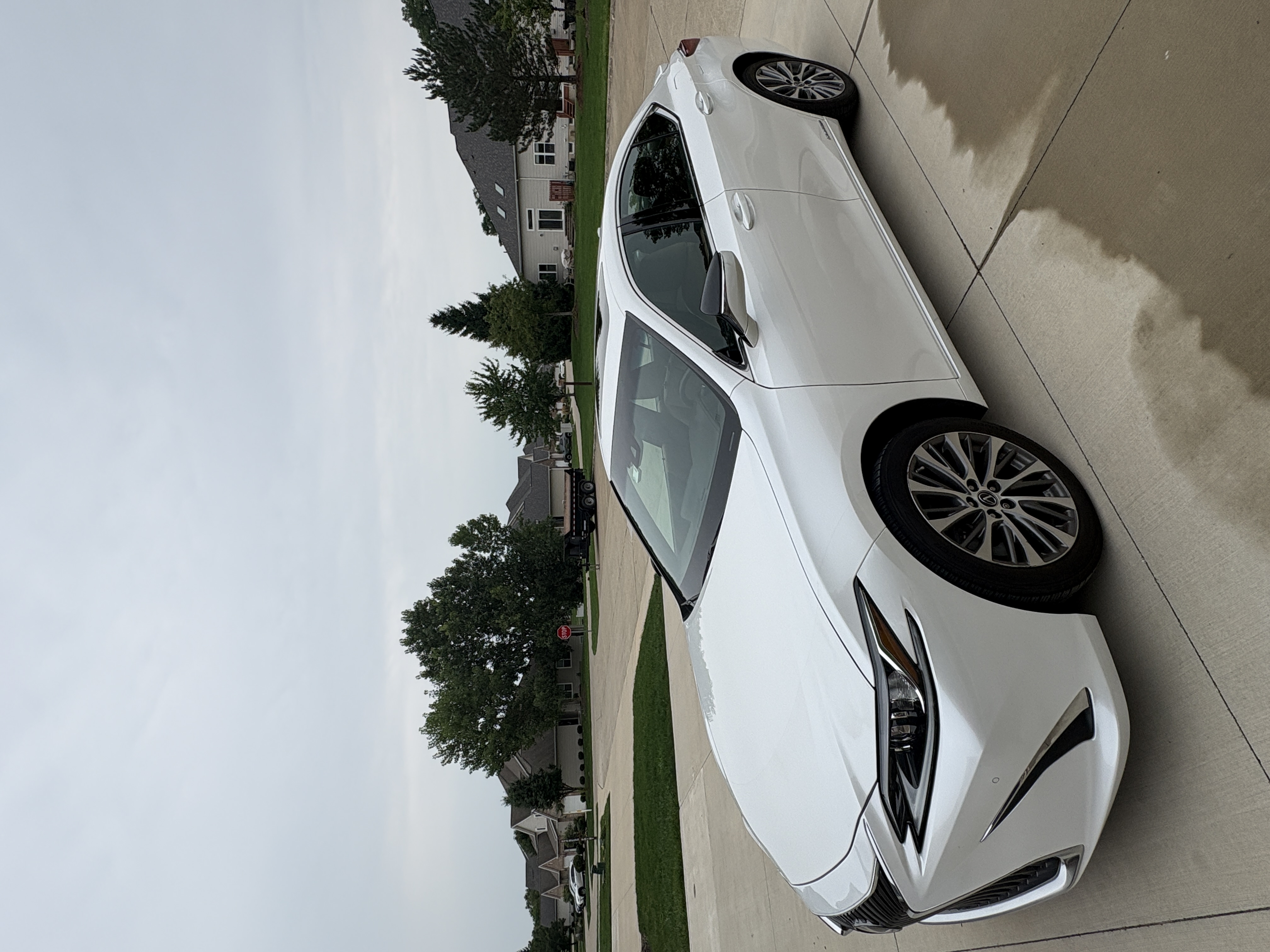 Used 2020 Lexus ES 300h w/ Premium Package FWD image 1