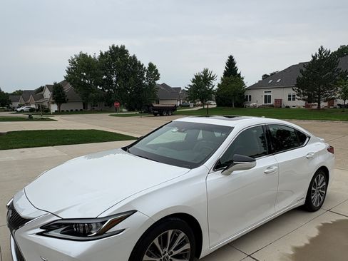 Used 2020 Lexus ES 300h w/ Premium Package FWD image 1