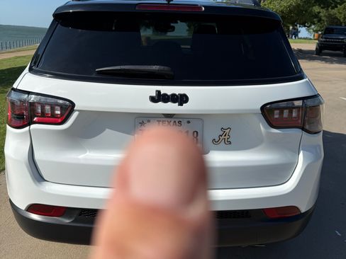 Used 2022 Jeep Compass Latitude w/ Sun and Sound Group FWD image 6