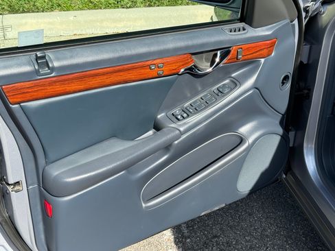 Used 2004 Cadillac De Ville Sedan w/ Equipment Group image 18