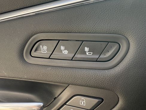 Used 2022 Cadillac Escalade ESV Premium Luxury image 12