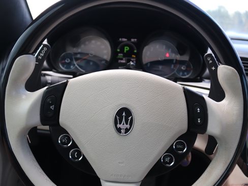 Used 2013 Maserati GranTurismo Sport image 18