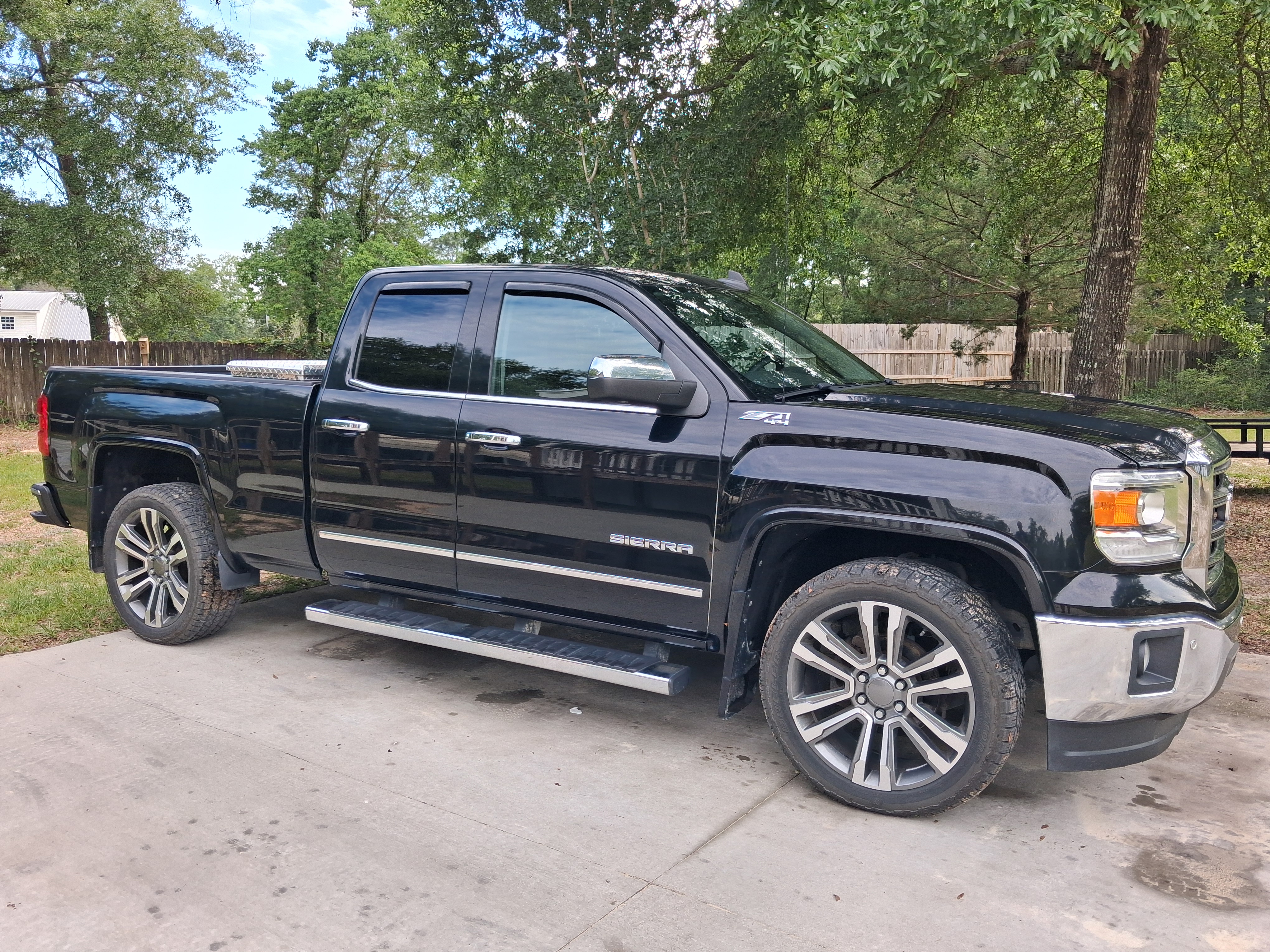 Used 2015 GMC Sierra 1500 SLT w/ SLT Preferred Package AWD/4WD image 24