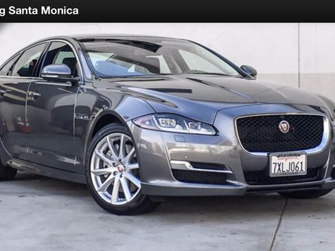 Used 2016 Jaguar XJ R-Sport RWD image 11