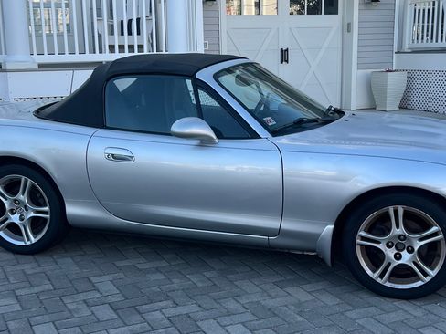 Used 2005 MAZDA MX-5 Miata LS RWD image 4