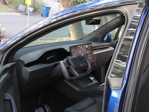 Used 2022 Tesla Model X image 21