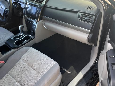 Used 2014 Toyota Camry LE image 11