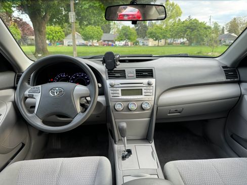 Used 2011 Toyota Camry FWD image 9