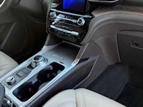 Used 2022 Ford Explorer Platinum w/ Technology Package image 10