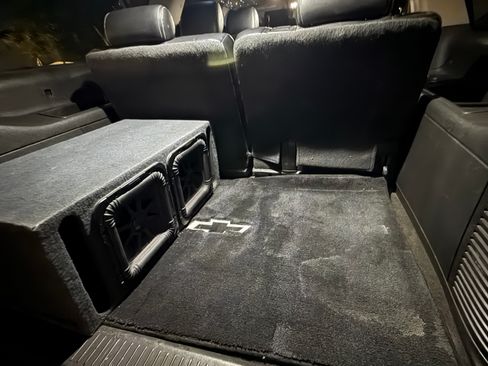 Used 2014 Chevrolet Suburban LT image 16