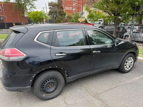 Used 2014 Nissan Rogue S AWD/4WD image 4