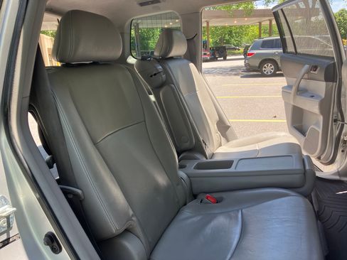 Used 2012 Toyota Highlander SE w/ Tow Pkg AWD/4WD image 17