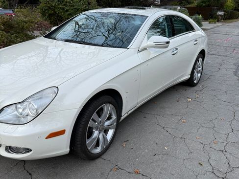 Used 2010 Mercedes-Benz CLS 550 image 2