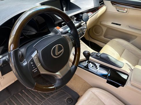 Used 2013 Lexus ES 350 w/ Luxury Pkg FWD image 10