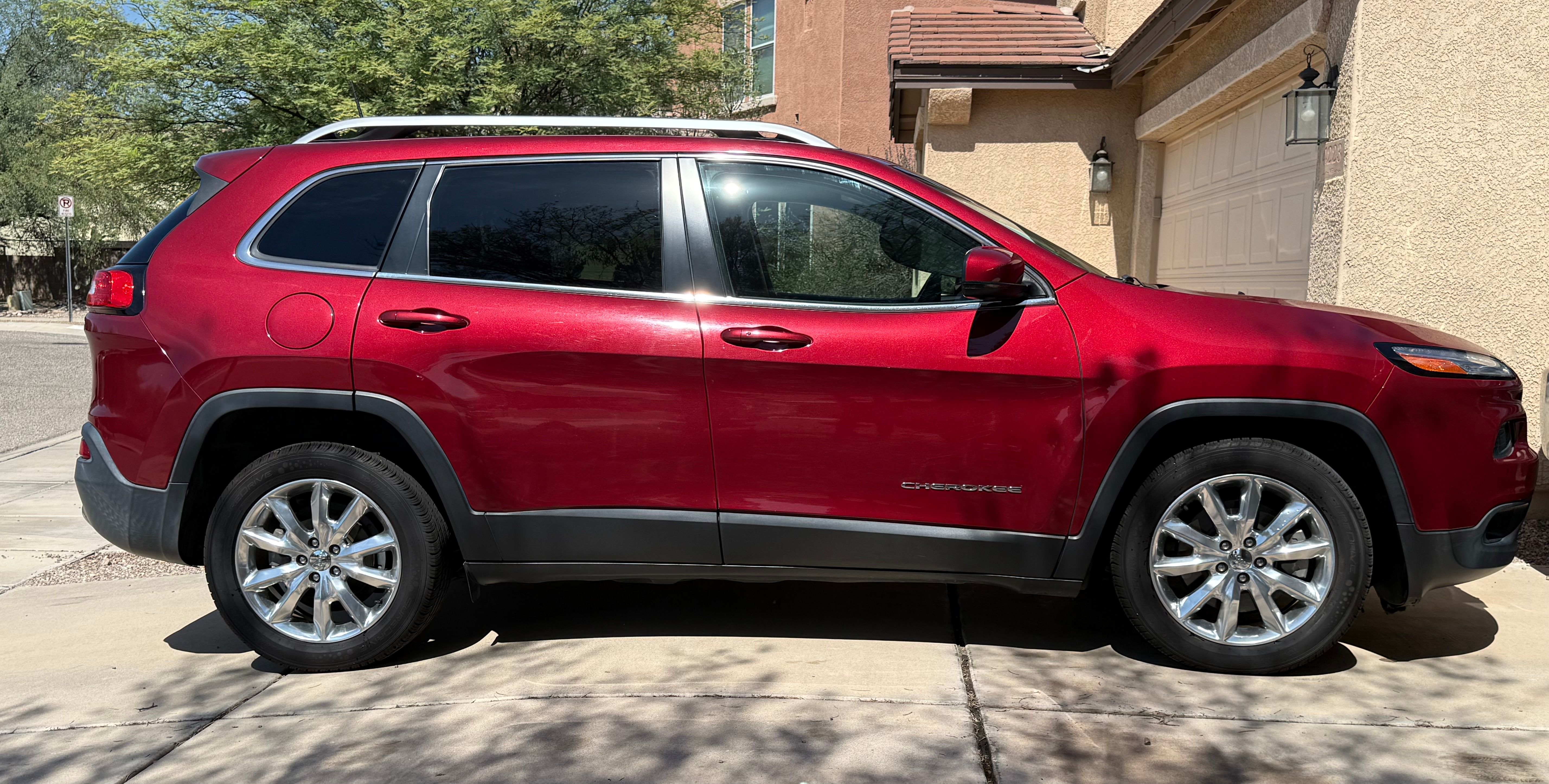 Used 2016 Jeep Cherokee Limited FWD image 1