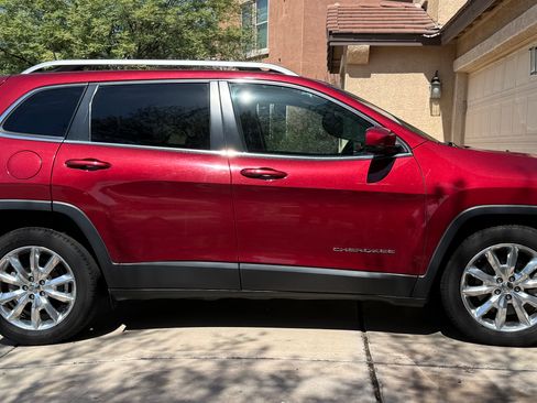 Used 2016 Jeep Cherokee Limited FWD image 1