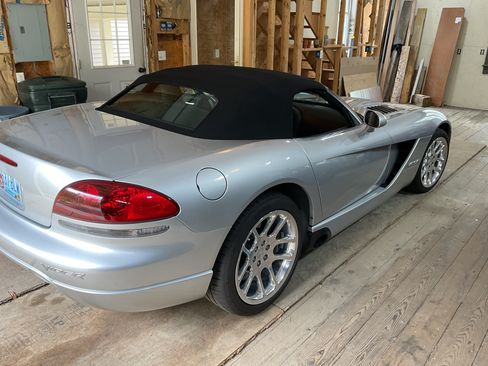 Used 2003 Dodge Viper SRT-10 RWD image 2