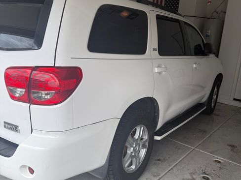 Used 2008 Toyota Sequoia SR5 image 2