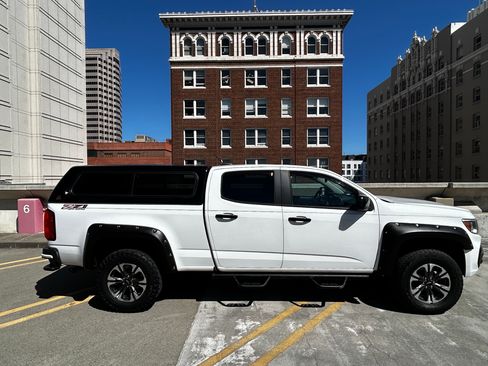 Used 2021 Chevrolet Colorado Z71 AWD/4WD image 2