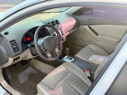 Used 2010 Nissan Altima 3.5 SR w/ Premium Pkg FWD image 15