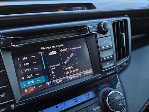 Used 2017 Toyota RAV4 SE image 21