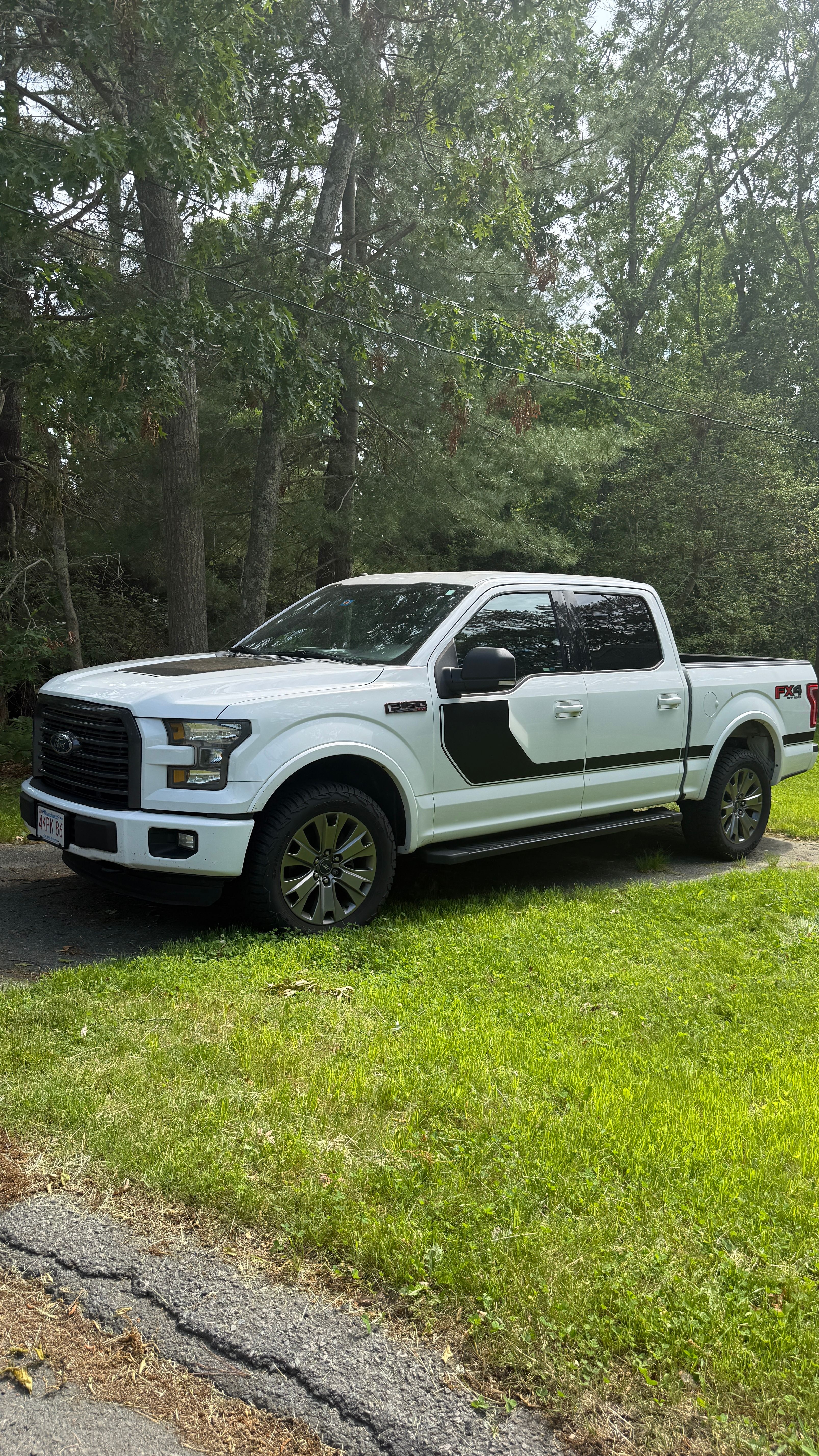 Used 2016 Ford F150 XLT w/ Equipment Group 302A Luxury AWD/4WD image 4