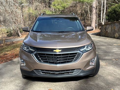 Used 2018 Chevrolet Equinox LT image 2