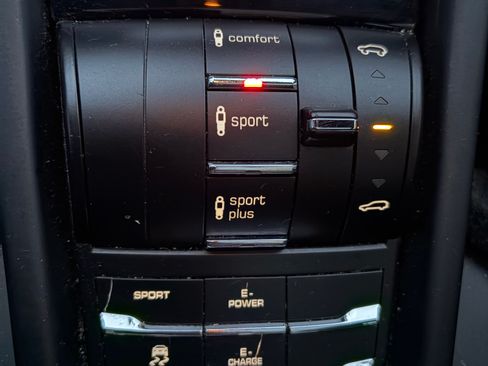 Used 2016 Porsche Cayenne S image 20