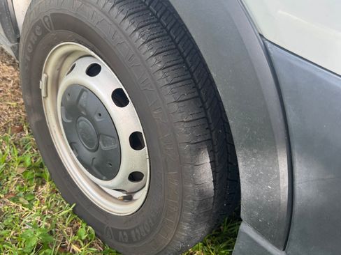 Used 2020 Ford Transit 250 Medium Roof image 11