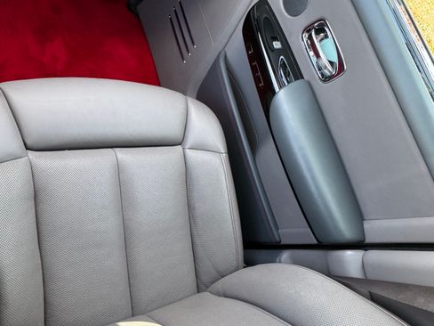 Used 2018 Rolls-Royce Phantom Sedan image 19