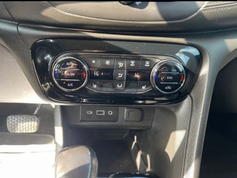 Used 2020 Buick Encore GX Select image 11