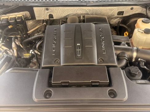 Used 2011 Lincoln Navigator 2WD image 13