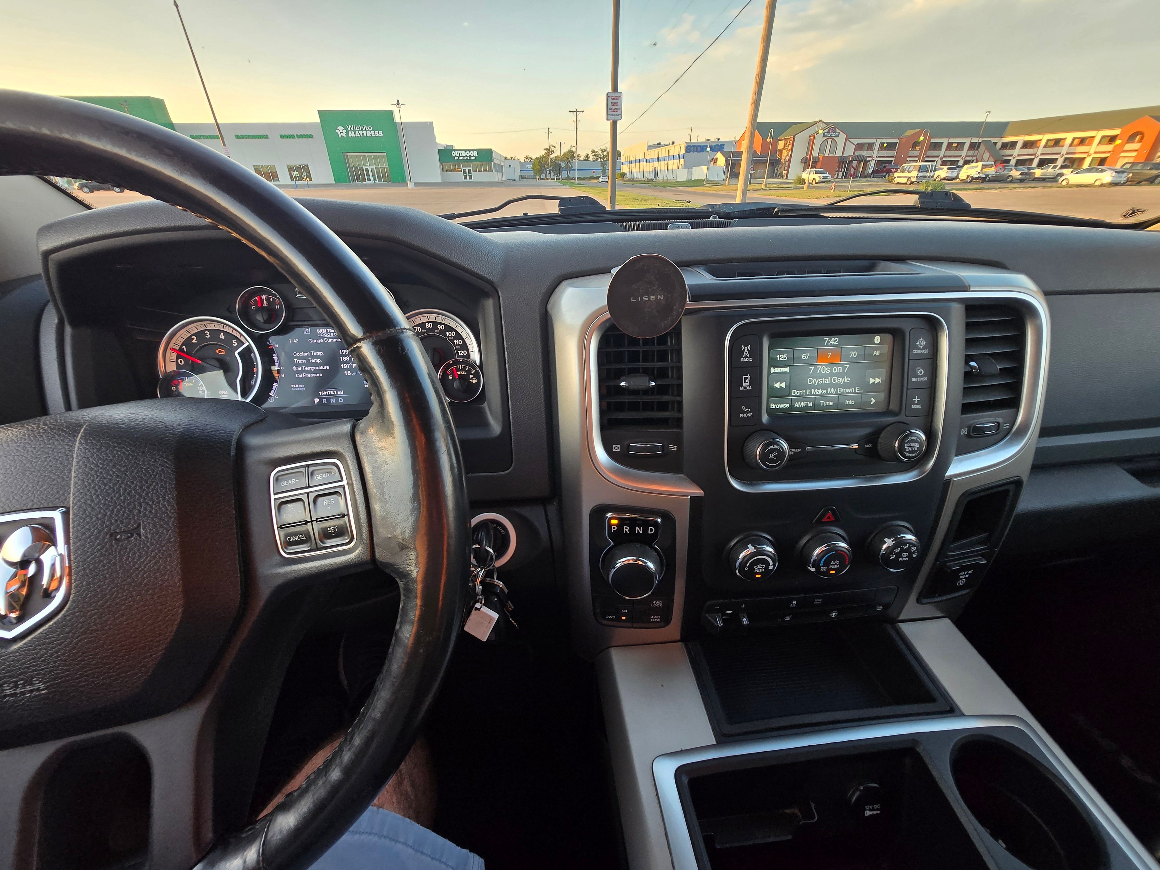Used 2014 RAM 1500 Classic SLT w/ Luxury Group AWD/4WD image 9