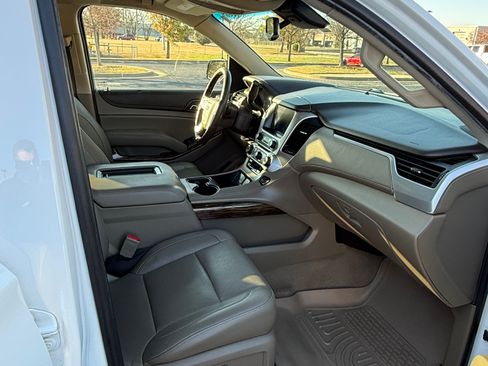 Used 2018 GMC Yukon XL SLT w/ Open Road Package image 9