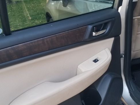 Used 2017 Subaru Outback 2.5i Limited image 18