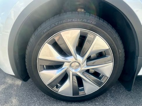 Used 2023 Tesla Model Y AWD image 23