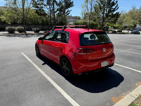 Used 2018 Volkswagen Golf 4-Door image 5