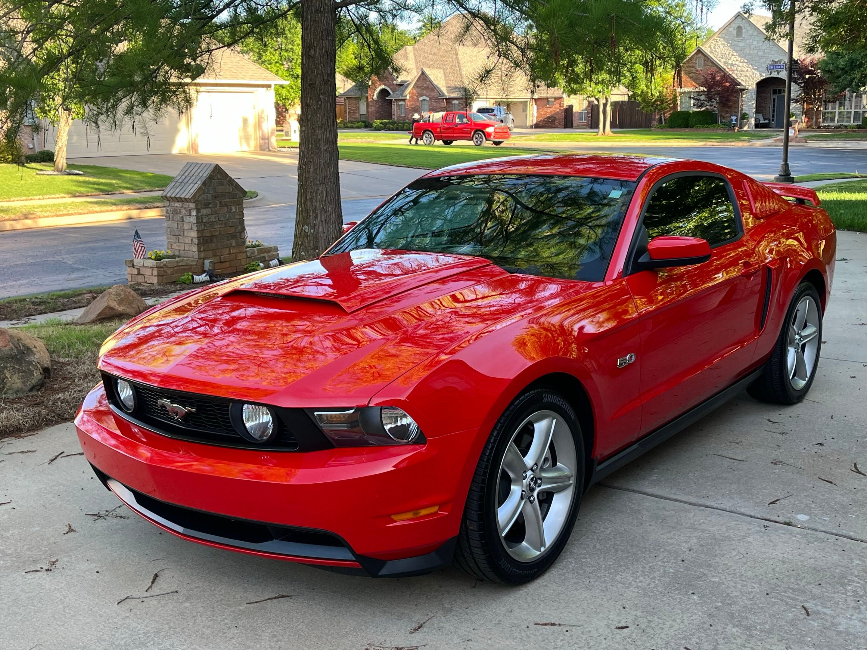 Used 2011 Ford Mustang GT Premium w/ Security Pkg RWD image 2