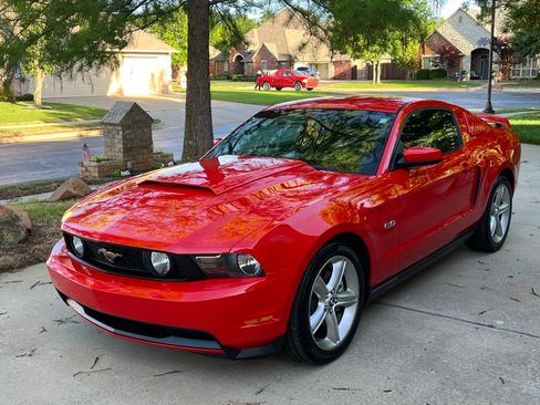 Used 2011 Ford Mustang GT Premium w/ Security Pkg image 2