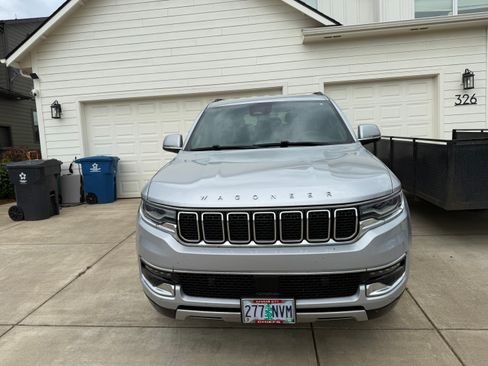 Used 2022 Jeep Wagoneer Series II AWD/4WD image 11
