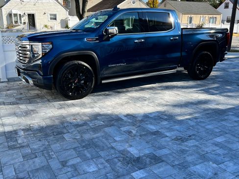 Used 2022 GMC Sierra 1500 Denali w/ Denali Reserve Package image 8