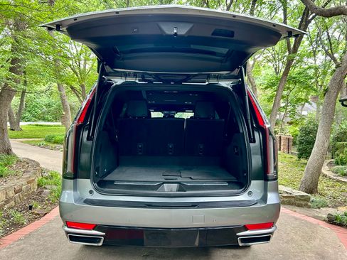 Used 2023 Cadillac Escalade ESV Luxury RWD image 27