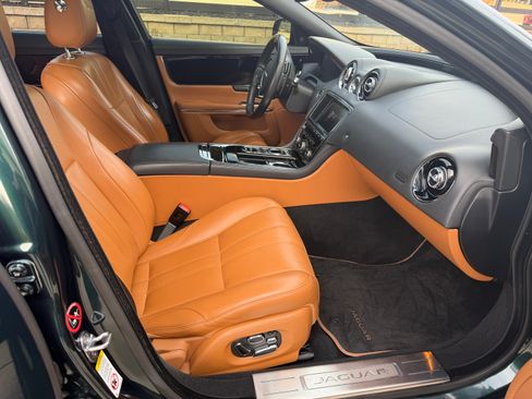 Used 2014 Jaguar XJ R image 19
