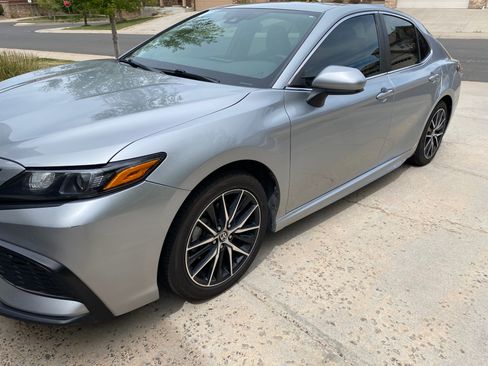 Used 2021 Toyota Camry SE FWD image 2