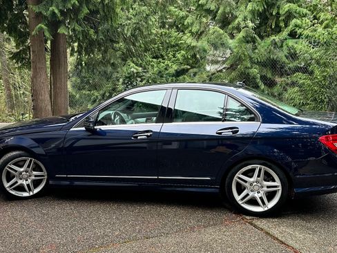 Used 2013 Mercedes-Benz C 300 4MATIC Sedan image 2