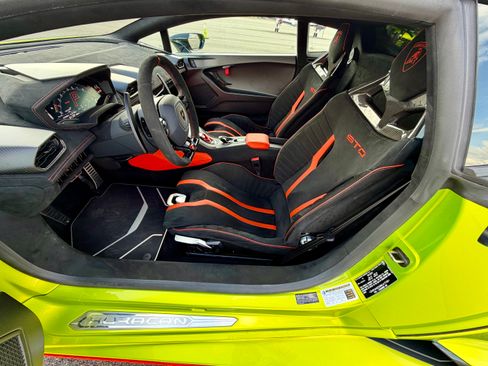 Used 2021 Lamborghini Huracan STO RWD image 30