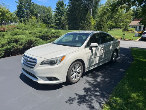 Used 2015 Subaru Legacy 2.5i Premium AWD/4WD image 2